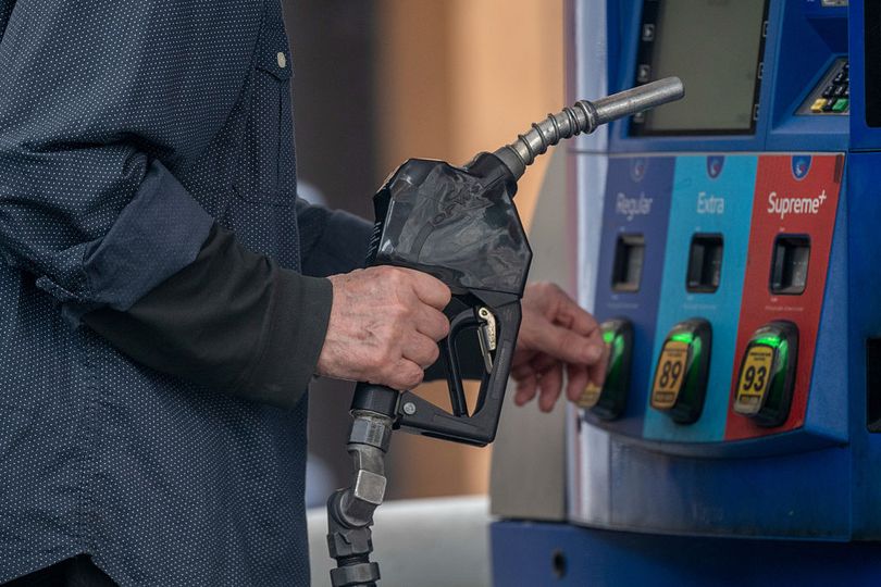 Clientes de Amazon y JCPenney pueden ahorrar dinero en gasolineras antes del 4 de julio