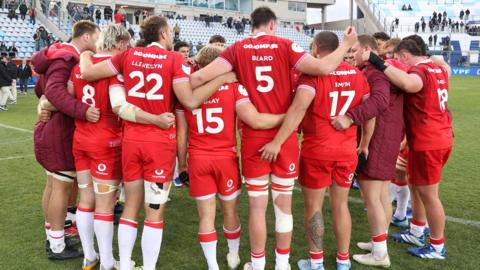 Wales players in a huddle