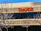 Michael Burry avverte: “Peggio del 1999”, SanDisk batte ogni record della bolla Dot-Com